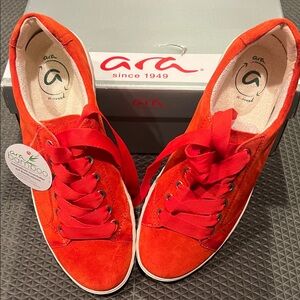 Ara Sneaker
7.5